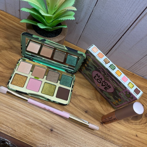 3 Piece Too Faced Major Love Set - Picture 2 of 11